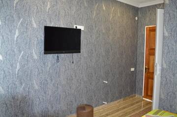 Фото номера Трехместный номер с ванной комнатой Хостелы Hotel E U R O P E г. Кварели 16