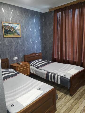 Фото номера Трехместный номер с ванной комнатой Хостелы Hotel E U R O P E г. Кварели 5