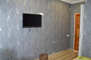 Фото номера Трехместный номер с ванной комнатой Хостелы Hotel E U R O P E г. Кварели 6