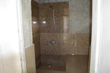 Фото номера Бюджетный трехместный номер Хостелы Hotel E U R O P E г. Кварели 5