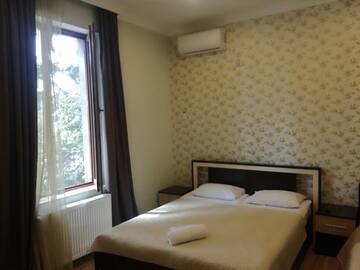 Фото номера Трехместный номер с собственной ванной комнатой Мини-отель Guest House Kakheti г. Кварели 7
