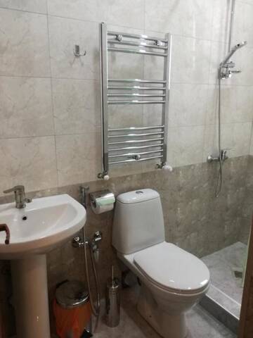 Фото номера Трехместный номер с собственной ванной комнатой Мини-отель Guest House Kakheti г. Кварели 8