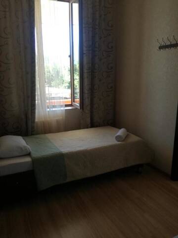Фото номера Четырехместный номер с собственной ванной комнатой Мини-отель Guest House Kakheti г. Кварели 10
