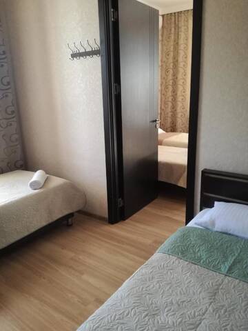 Фото номера Четырехместный номер с собственной ванной комнатой Мини-отель Guest House Kakheti г. Кварели 8